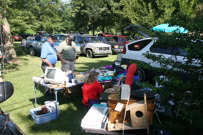 Organizer of the fest, Joe Lobraico, in the blue shirt.