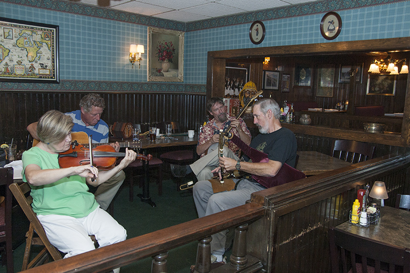 Random Rippling - Navvy Irregulars at the Aristocrat Pub