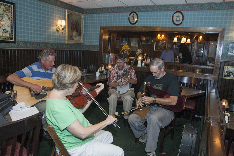 Random Rippling - Navvy Irregulars at the Aristocrat Pub