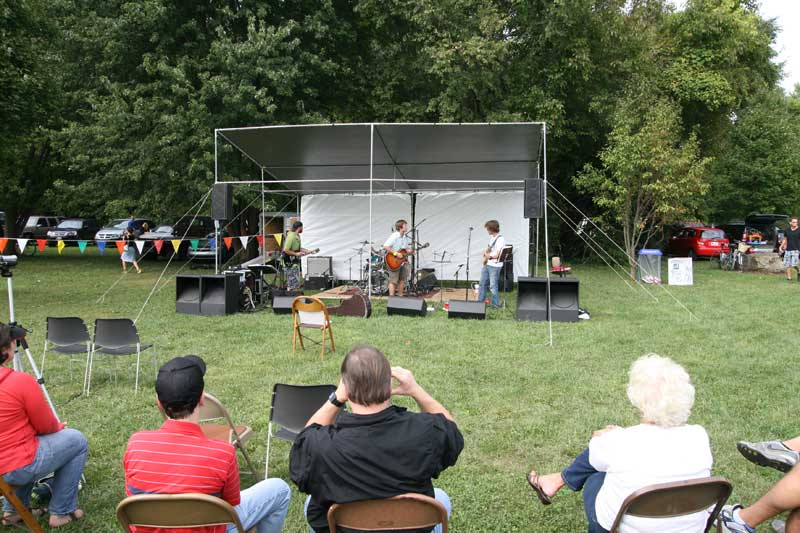 Hyryder entertained with classic rock from The Doors.