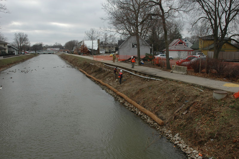 Random Rippling - eroding bank of the canal 