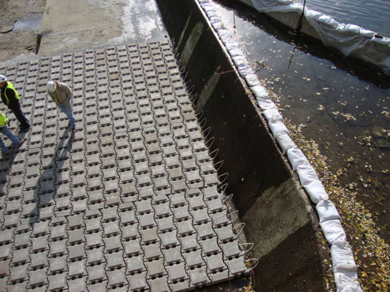 Workers on the temporary repair on the Broad Ripple dam in October 2009.