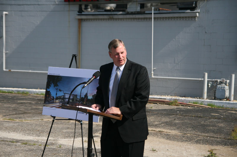 Mayor Ballard announcing the selected design.