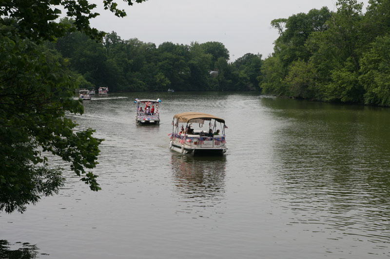 Random Rippling - boat parade 