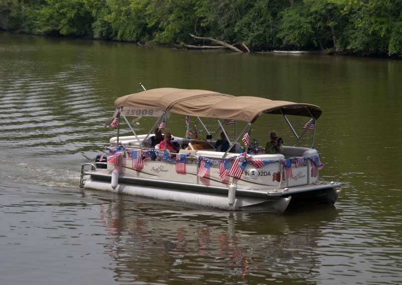 Random Rippling - boat parade 