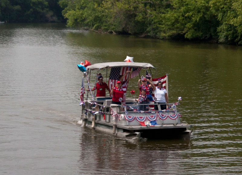 Random Rippling - boat parade 