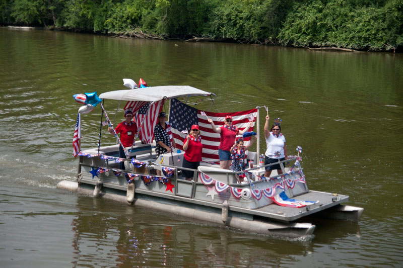 Random Rippling - boat parade 