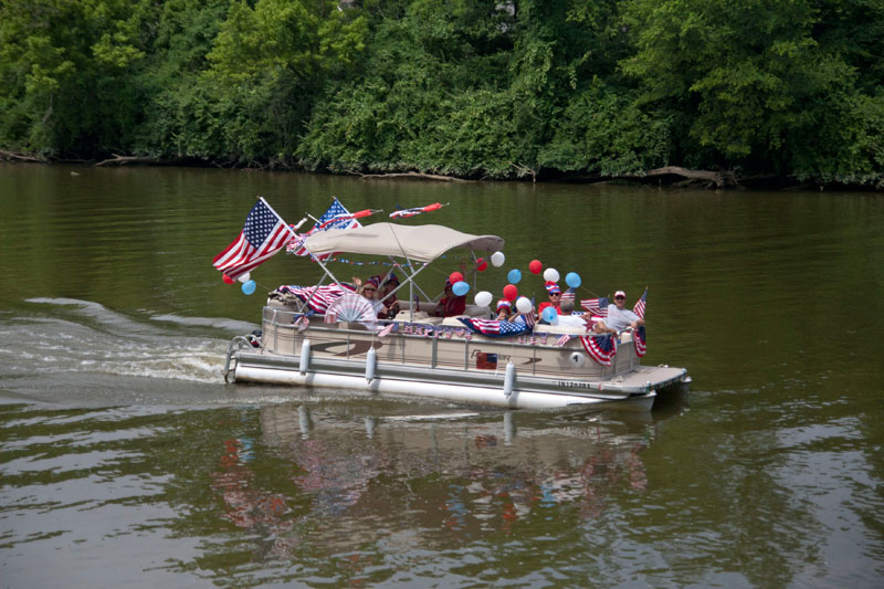 Random Rippling - boat parade 