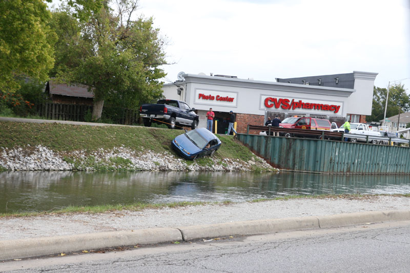 Random Rippling - car accident on canal 