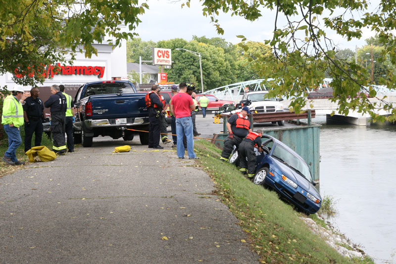 Random Rippling - car accident on canal 