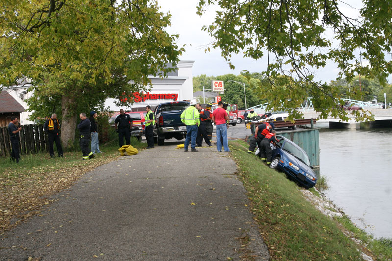 Random Rippling - car accident on canal 