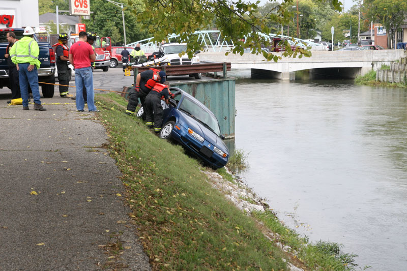 Random Rippling - car accident on canal 