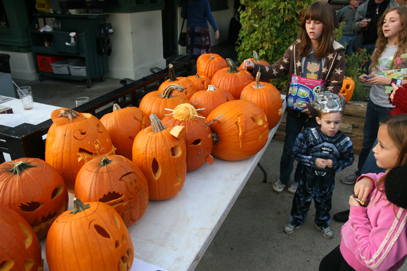 Random Rippling - Brewpub pumpkin carving