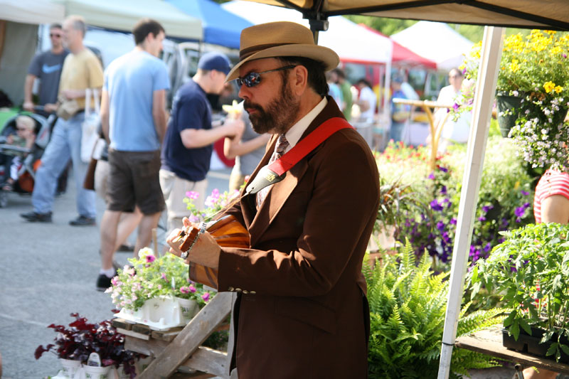 Robert Bruce Scott performed on the lute and harp at the May 19 market.