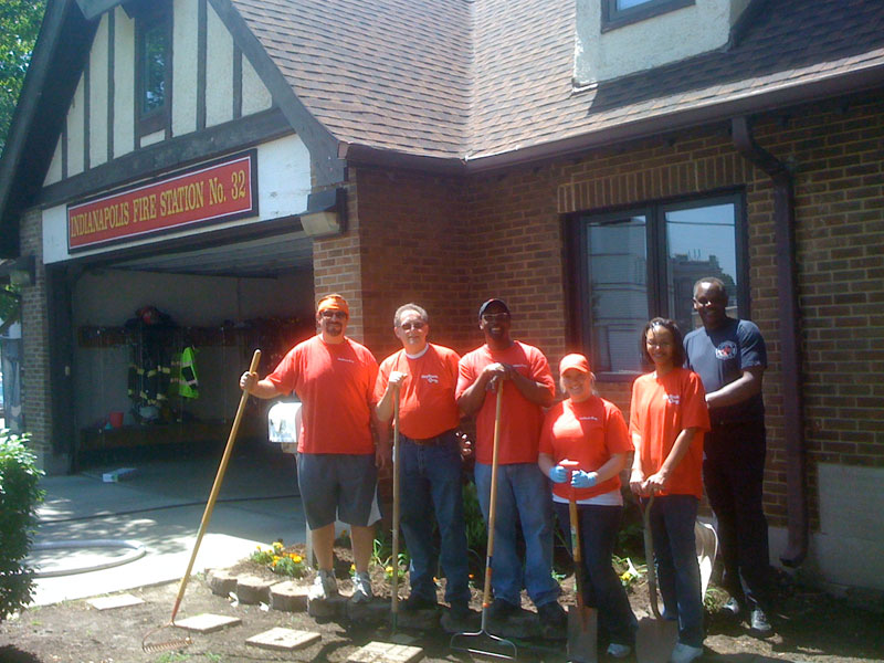 Left to right: KeyBank employees: Jim Haberfield, Patrick Fish, Leroy Bashley, Amy Drake, Connie Jackson Far Right: Captain Gregg Harris, IFD.