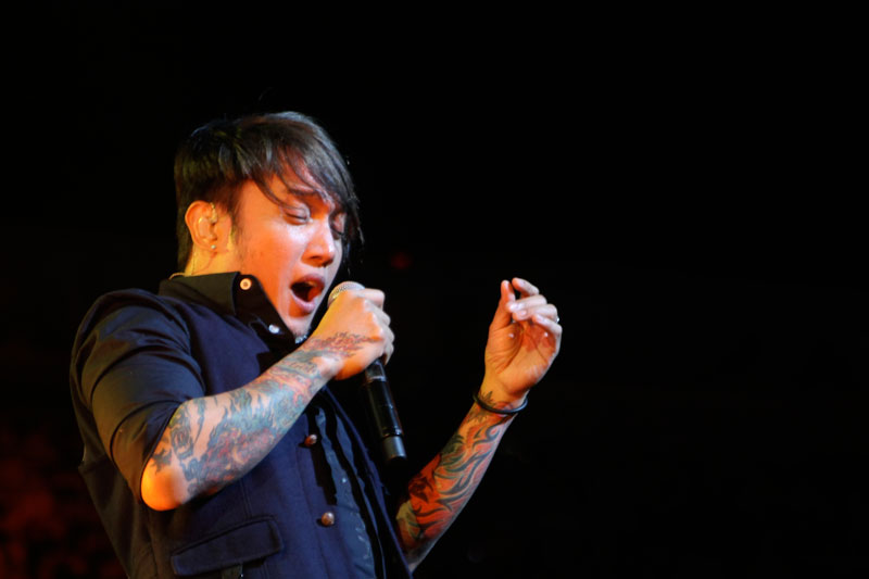 Journey's Arnel Pineda at the State Fair concert.