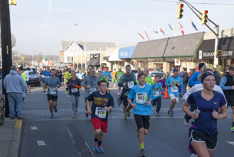 Annual Drumstick Dash fills Village for Wheeler Mission