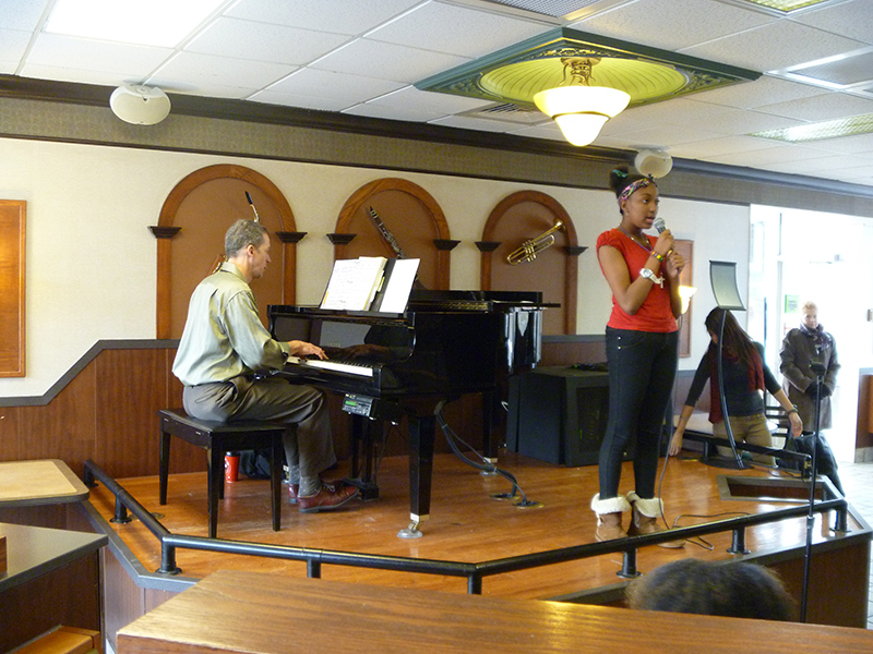 Reyanna Clark accompanied by Scott Apple