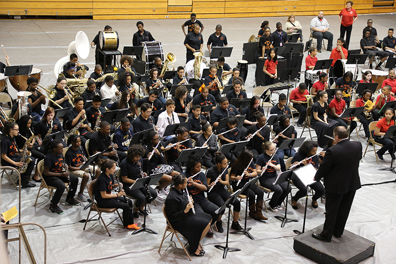 Tom Ewigleben conducting