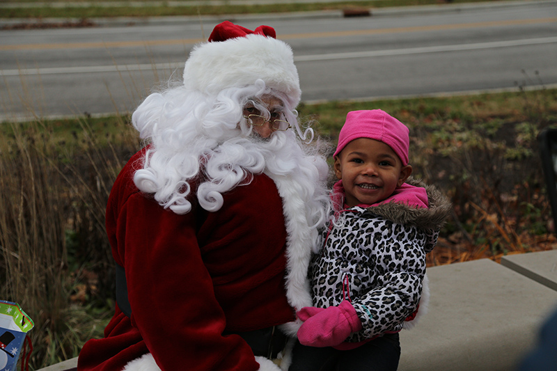 Random Rippling - Alice Carter Place Tree Lighting 