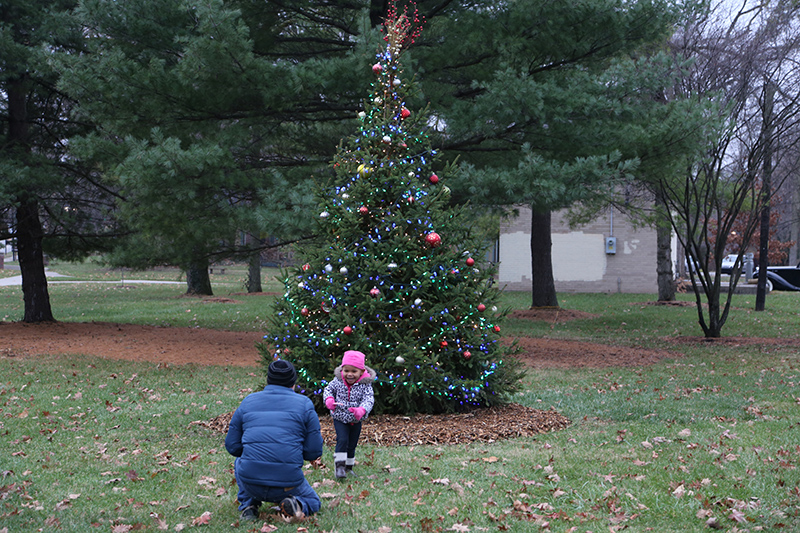 Random Rippling - Alice Carter Place Tree Lighting 