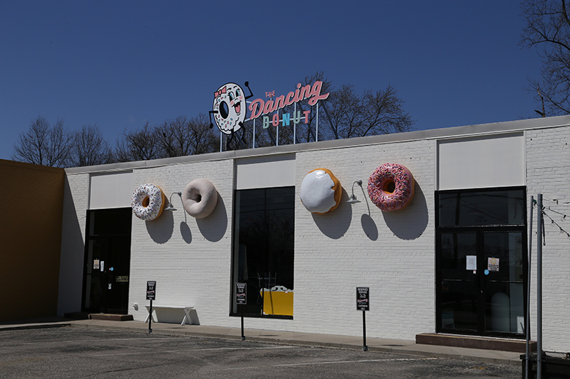 Random Rippling - Dancing Donut opens