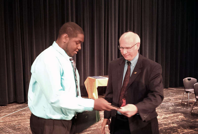 MaDarrell Murphy presented by BRHSAA Director Mac Martin