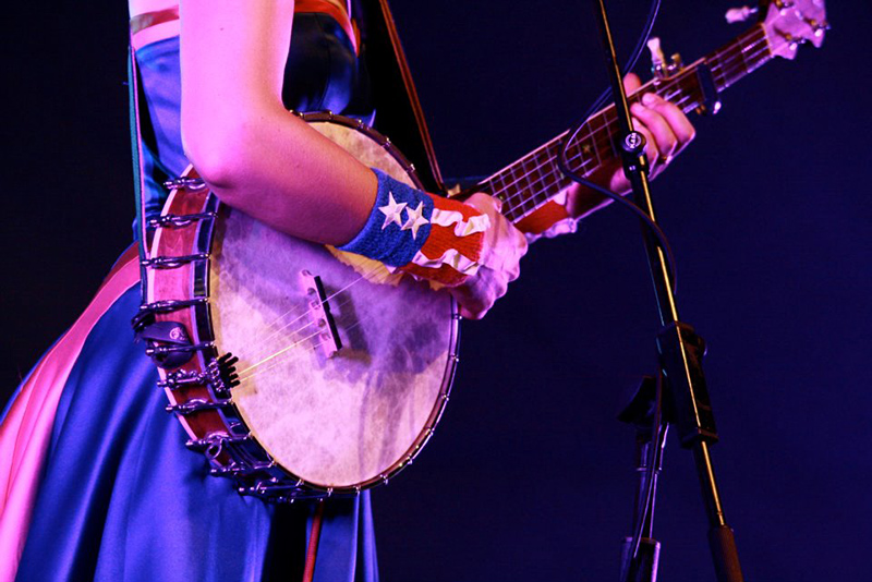 Abigail Washburn and her banjo.