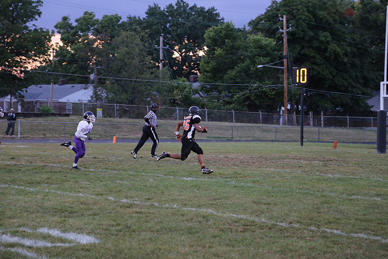 #35 Erik Jones runs the ball in for a touchdown.