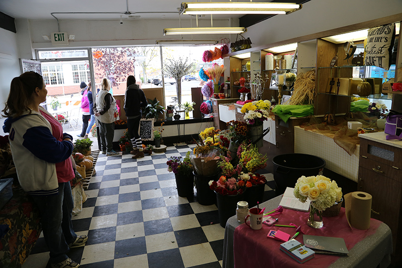 Pop-Up Bokay flower shop in old barber shop