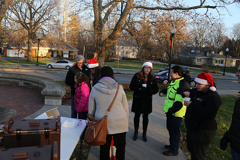 Random Rippling - Alice Carter Place tree lighting