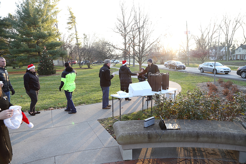 Random Rippling - Alice Carter Place tree lighting