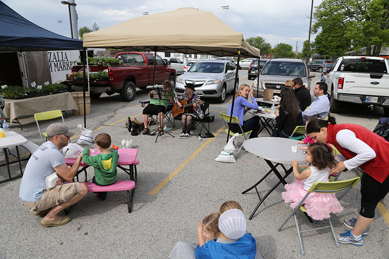 Skylark & Larry entertained young and old at the market.