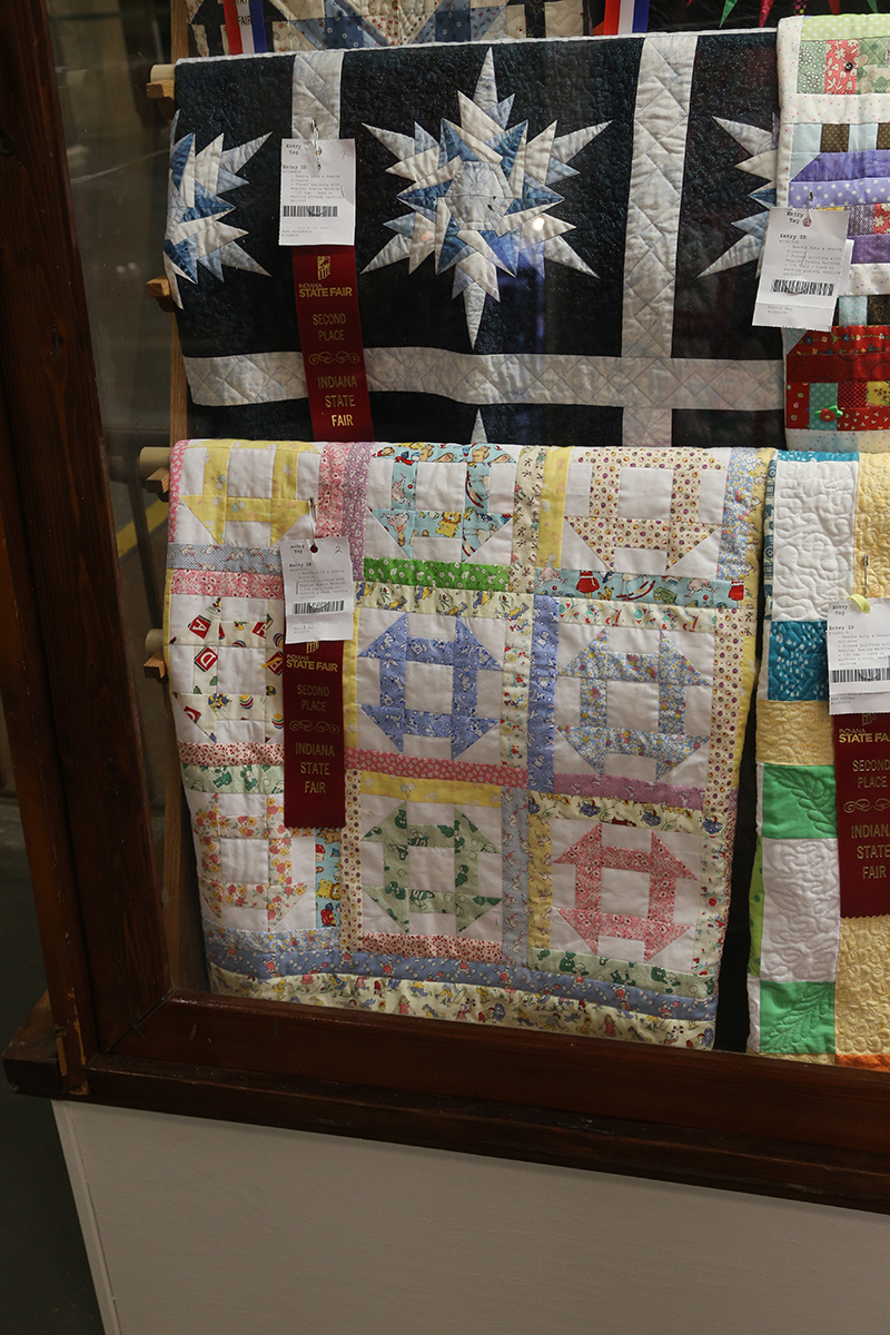 Bonnie May came away with at least 7 ribbons. Here is her 2nd place entry lap quilt.