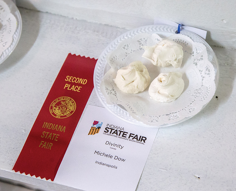 Michele and Ron Dow got at least 4 ribbons. Here is Michele's 2nd place Divinity.