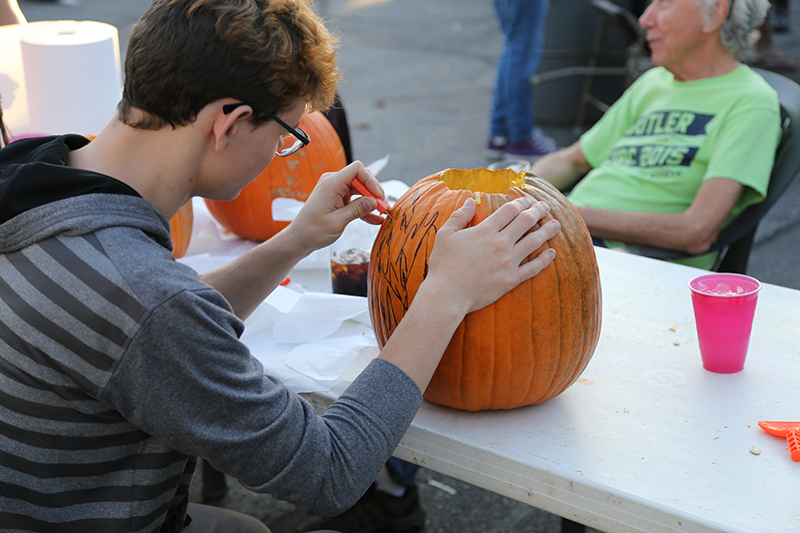 Random Rippling - Brewpub pumpkin carving