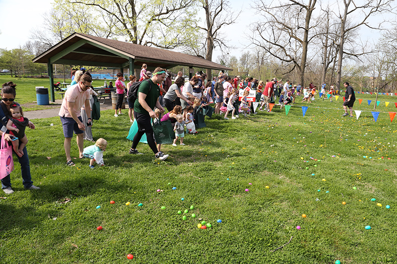 And....they're off! At 11am on the day before Easter, the wee ones were released at the annual Carpenter Realtors Easter Egg Hunt.