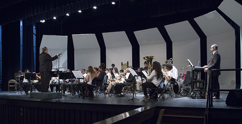 Tom Ewigleben conducts