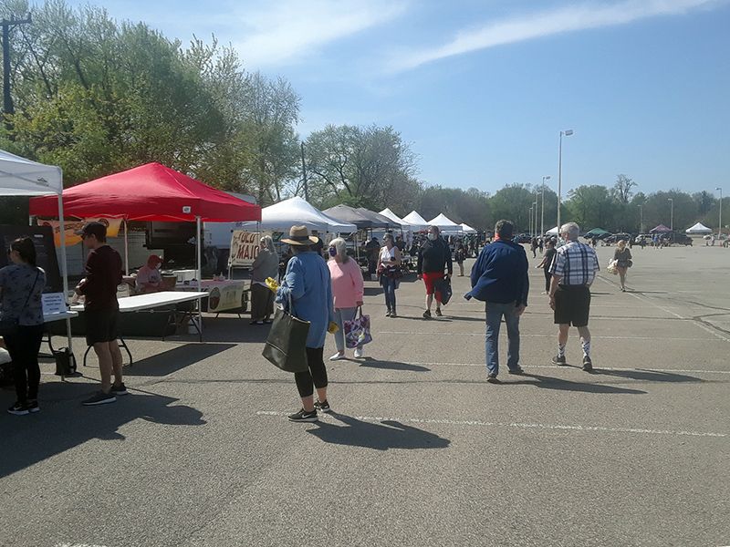 Farmers Market opening day at Glendale east lot