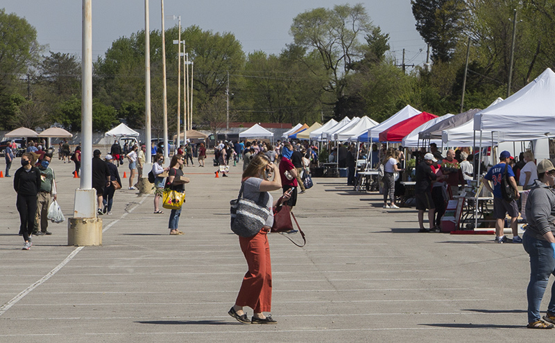 Farmers Market opening day at Glendale east lot