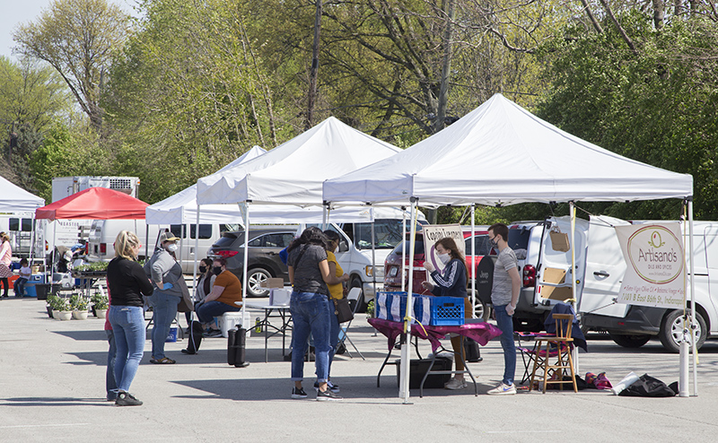 Farmers Market opening day at Glendale east lot