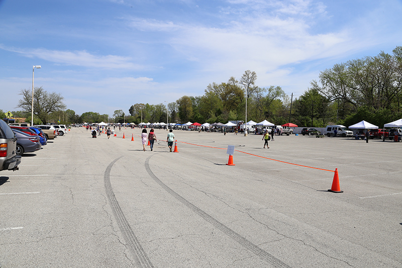 Farmers Market opening day at Glendale east lot