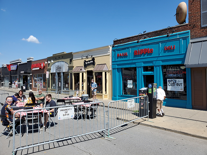 Ripple Bagel and Deli street dining