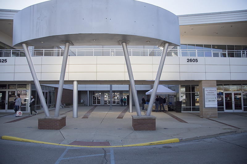 The entrance to the Winter Farmers Market at Glendale