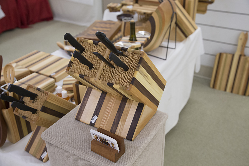 Wooden knife block at Dickinson Woodworking