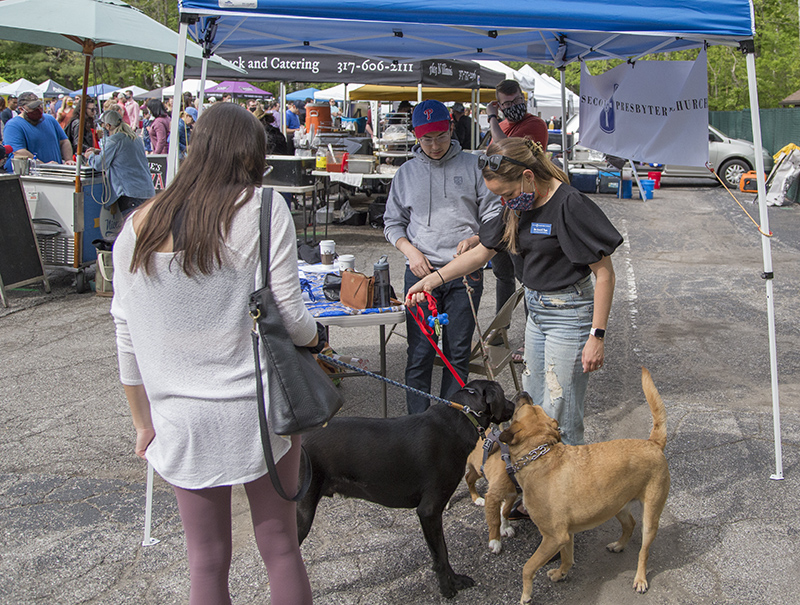 Rev. Gracie Payne from Second Presbyterian Church greeting pets at the market
