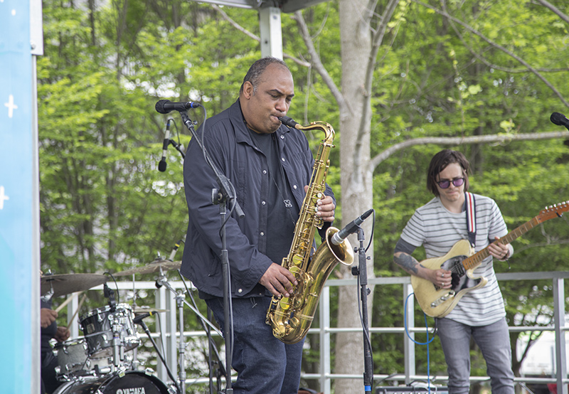 Rob Dixon on saxophone with Charlie Ballantine on guitar