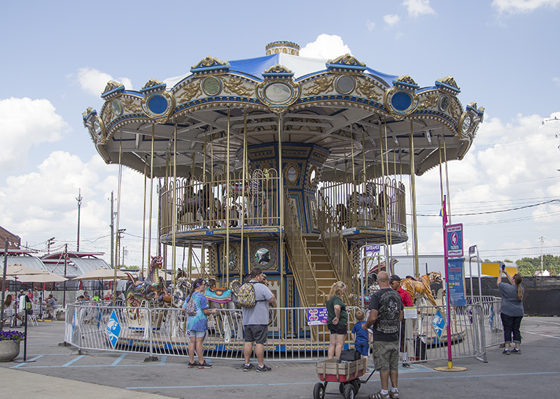New double-decker merry-go-round