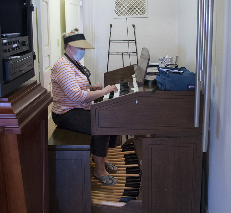 Attendees even got to play the organ