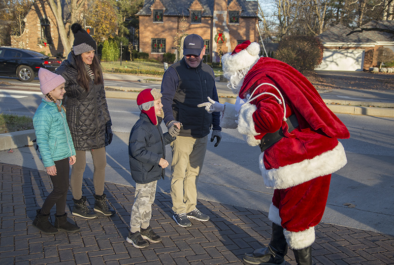 Random Rippling - Alice Carter Place tree lighting